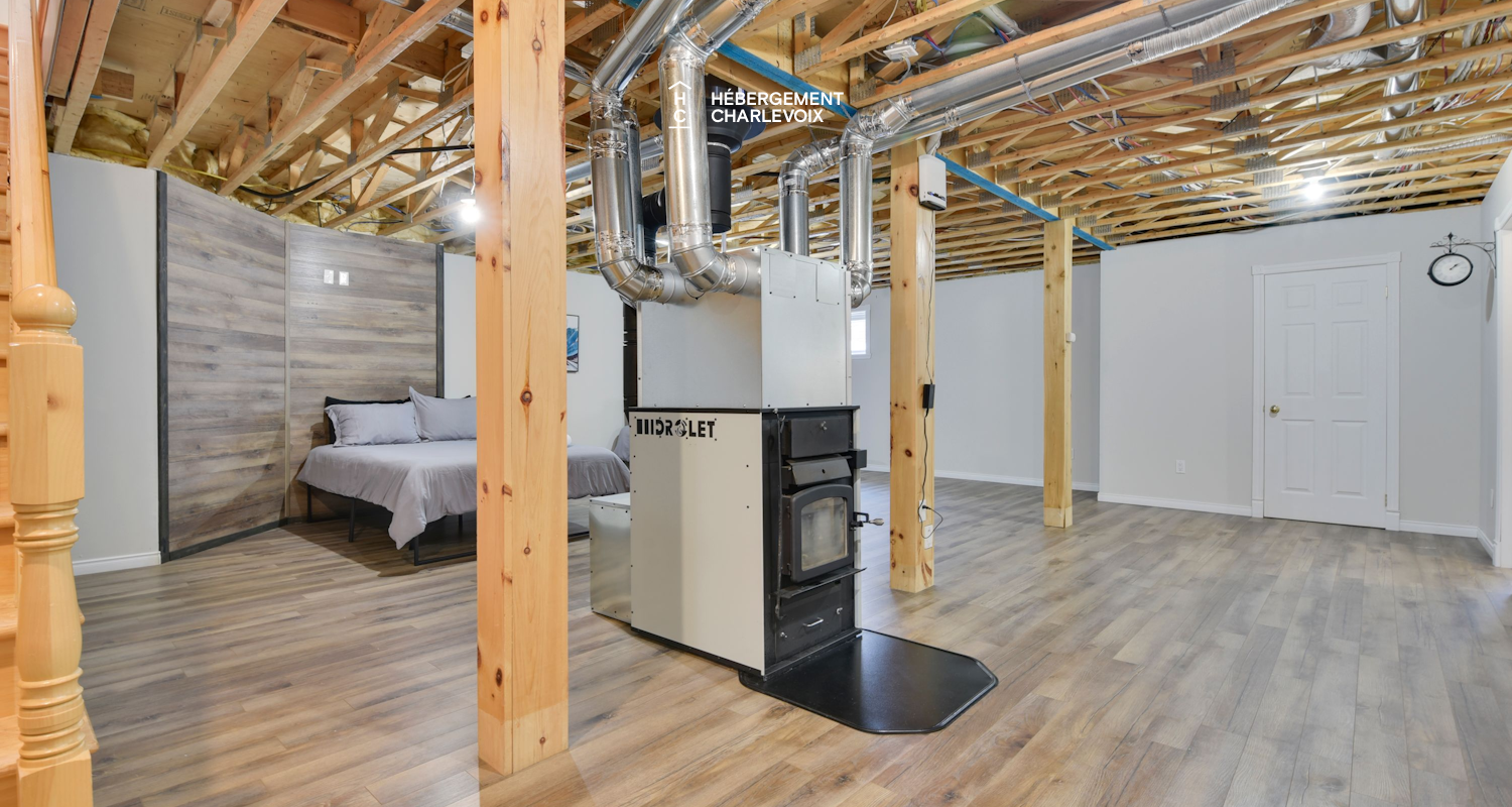 MAR-17 - Roof terrace with river view.